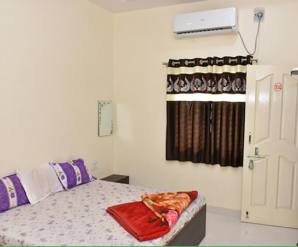 Hotel Shivalay Shegaon Kültér fotó